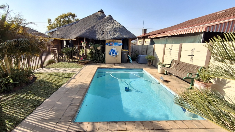 6 Bedroom Property for Sale in Pretoria Gardens Gauteng