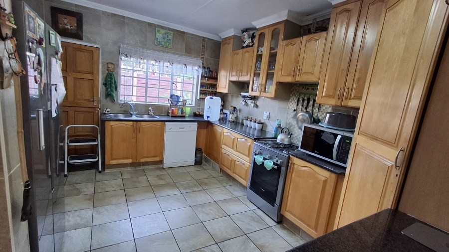 6 Bedroom Property for Sale in Pretoria Gardens Gauteng