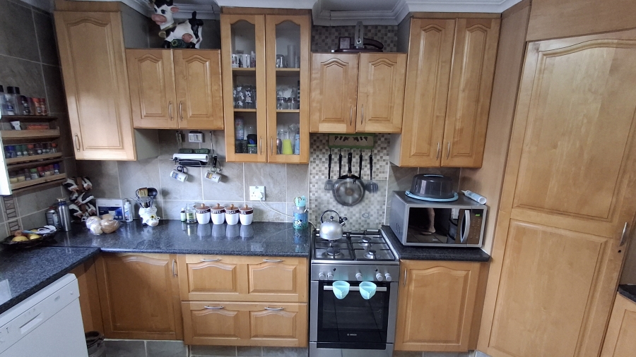 6 Bedroom Property for Sale in Pretoria Gardens Gauteng