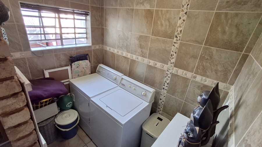 6 Bedroom Property for Sale in Pretoria Gardens Gauteng