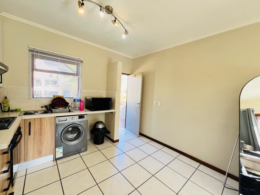 To Let 1 Bedroom Property for Rent in Beverley Gauteng