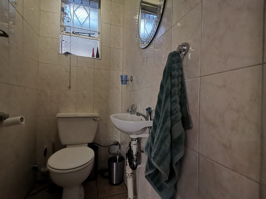 2 Bedroom Property for Sale in Brackenhurst Gauteng