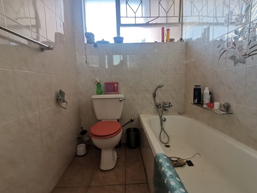 2 Bedroom Property for Sale in Brackenhurst Gauteng