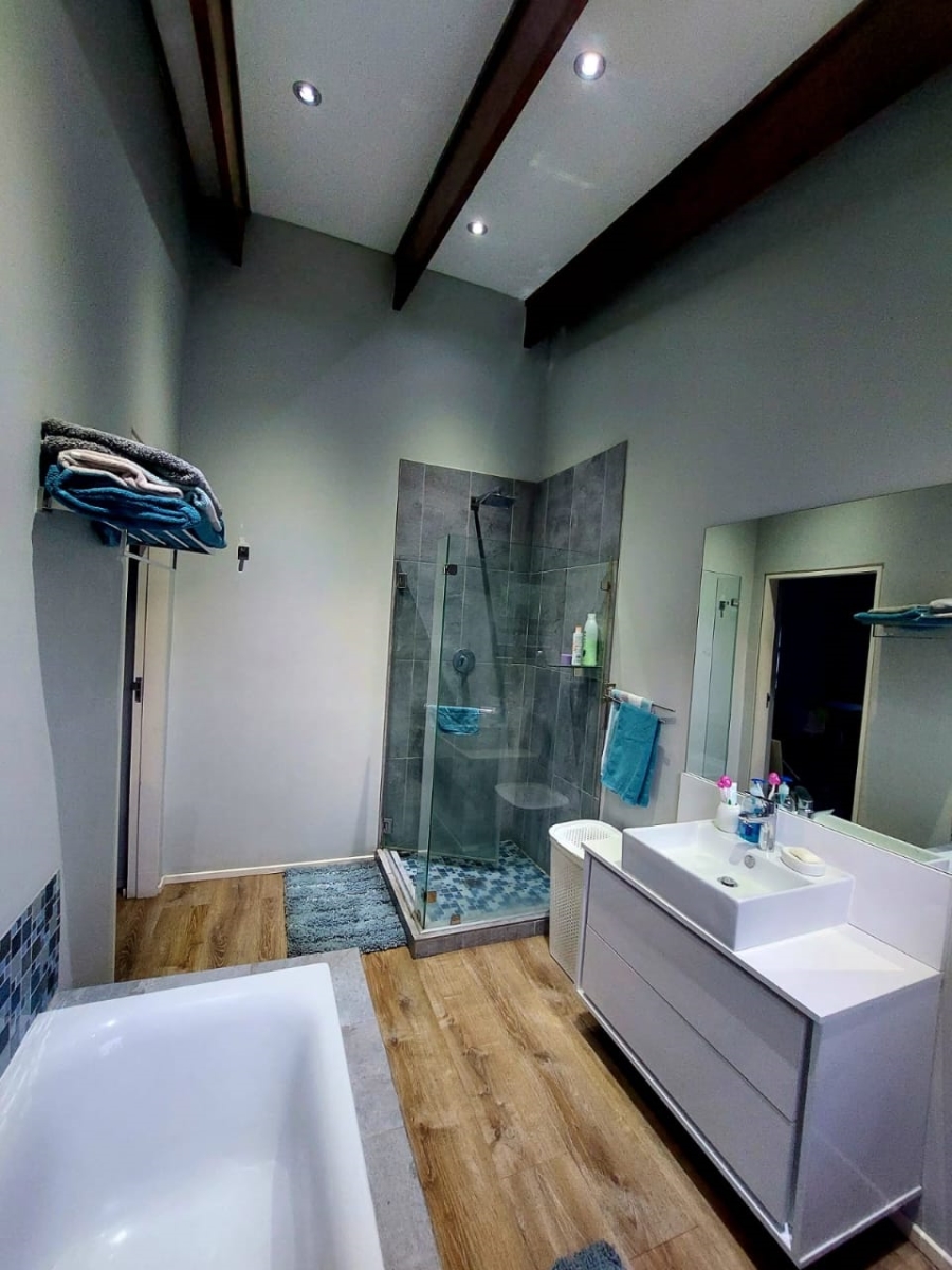 1 Bedroom Property for Sale in Bedfordview Gauteng