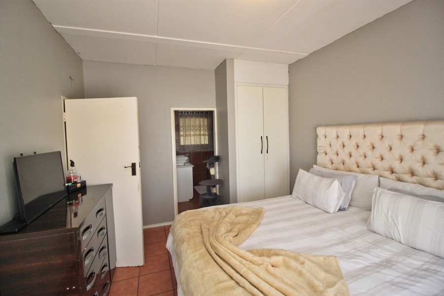 3 Bedroom Property for Sale in Sunnyrock Gauteng