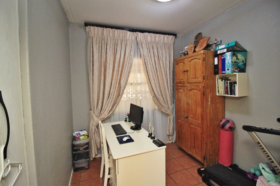 3 Bedroom Property for Sale in Sunnyrock Gauteng