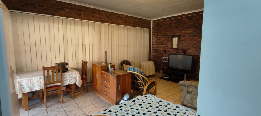 To Let 2 Bedroom Property for Rent in Golf Park Gauteng