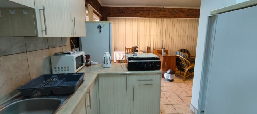 To Let 2 Bedroom Property for Rent in Golf Park Gauteng