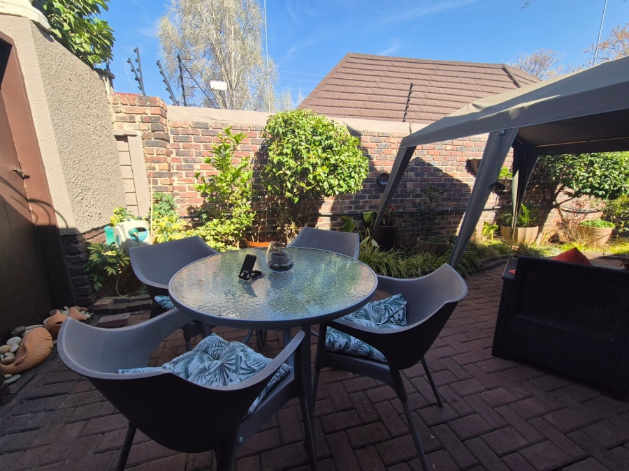 3 Bedroom Property for Sale in Three Rivers Proper Gauteng
