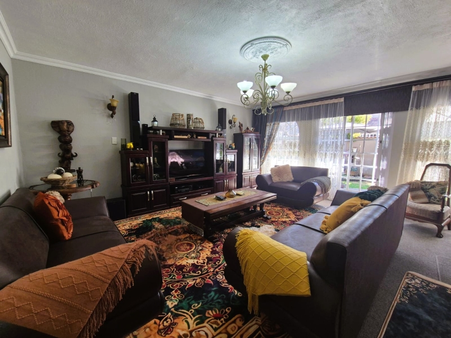 3 Bedroom Property for Sale in Three Rivers Proper Gauteng