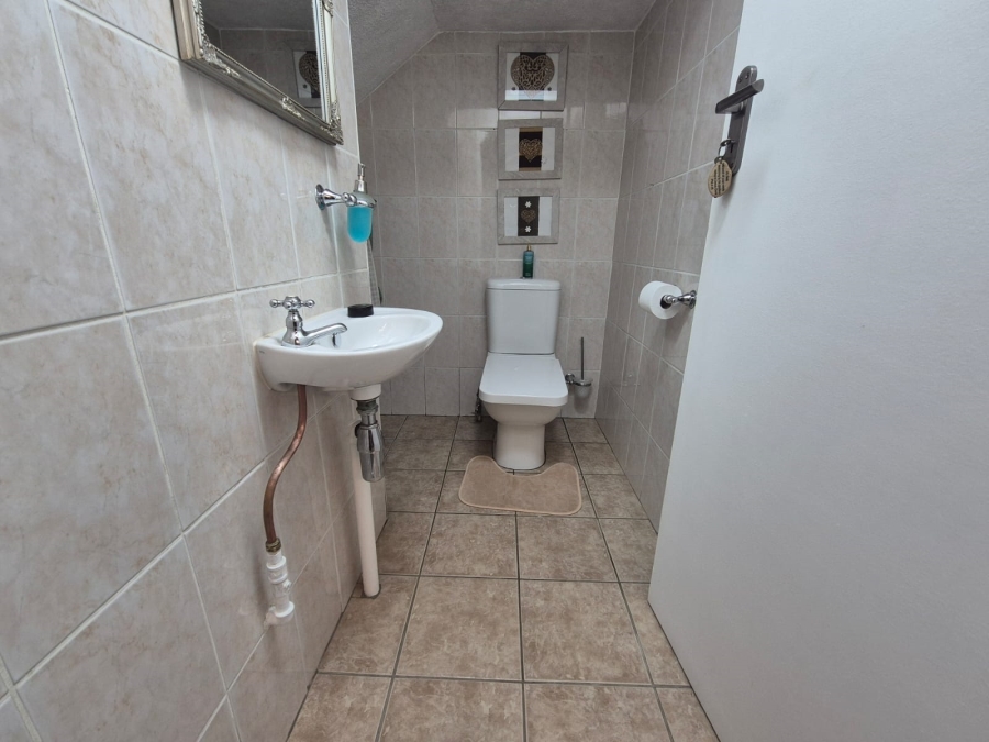 3 Bedroom Property for Sale in Three Rivers Proper Gauteng