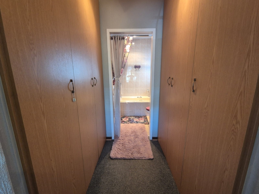 3 Bedroom Property for Sale in Three Rivers Proper Gauteng