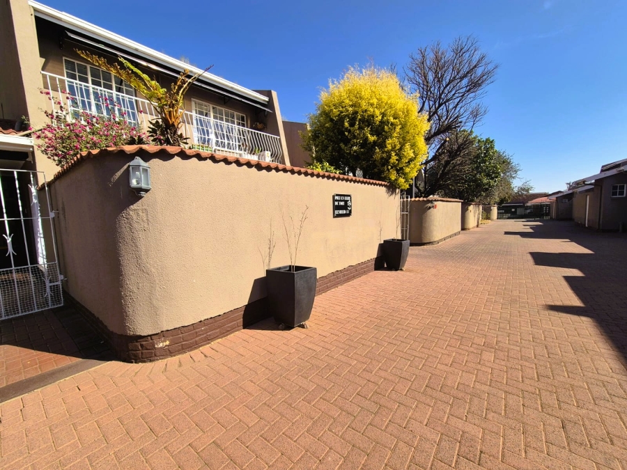 3 Bedroom Property for Sale in Three Rivers Proper Gauteng