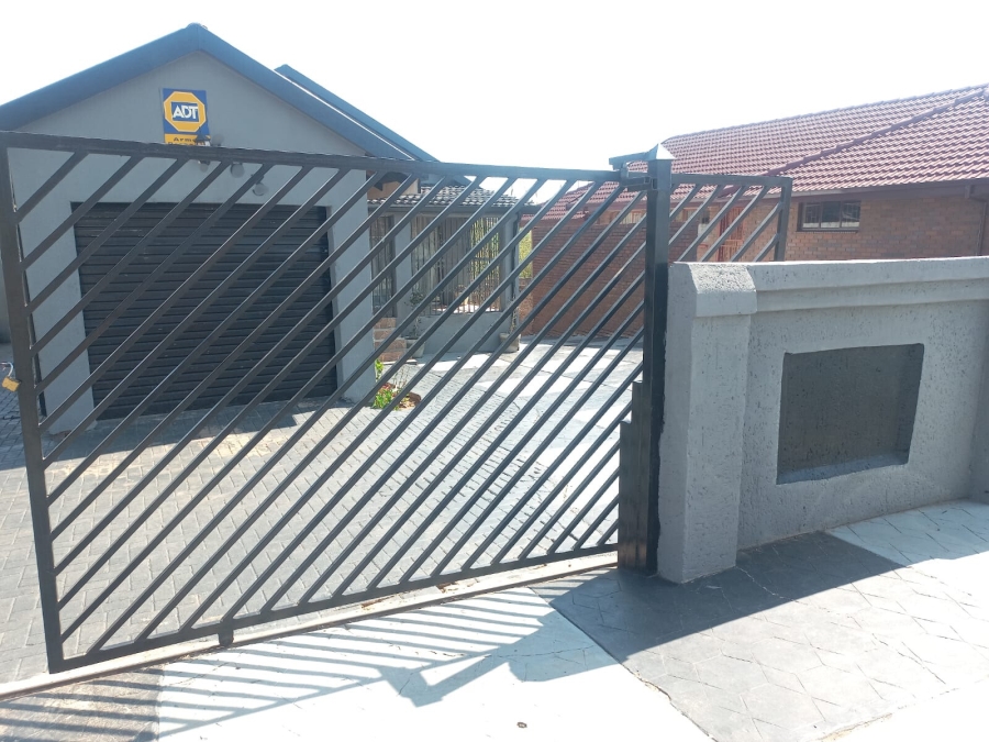 3 Bedroom Property for Sale in Soshanguve BB Gauteng
