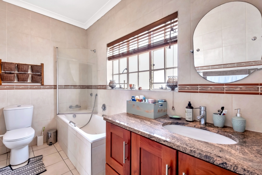 4 Bedroom Property for Sale in Emmarentia Gauteng