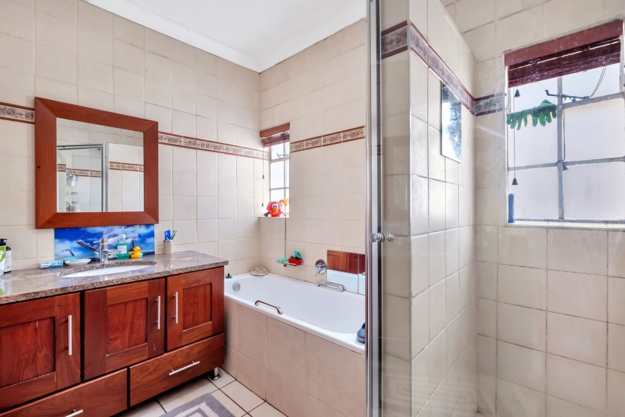 4 Bedroom Property for Sale in Emmarentia Gauteng