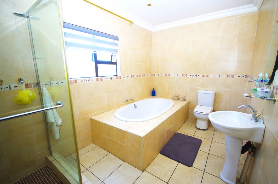 4 Bedroom Property for Sale in Bardene Gauteng