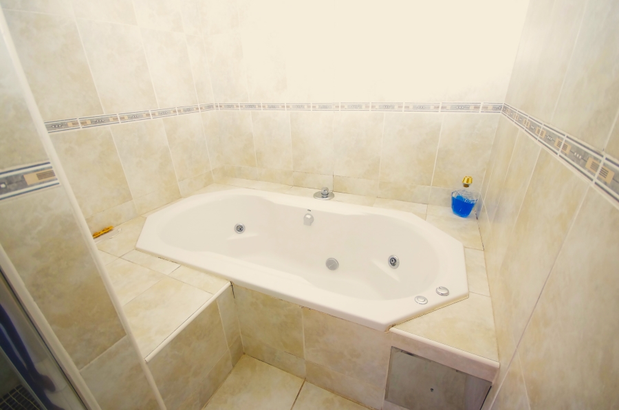 4 Bedroom Property for Sale in Bardene Gauteng
