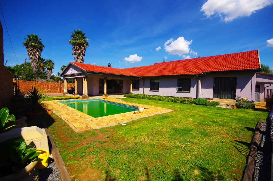 4 Bedroom Property for Sale in Bardene Gauteng