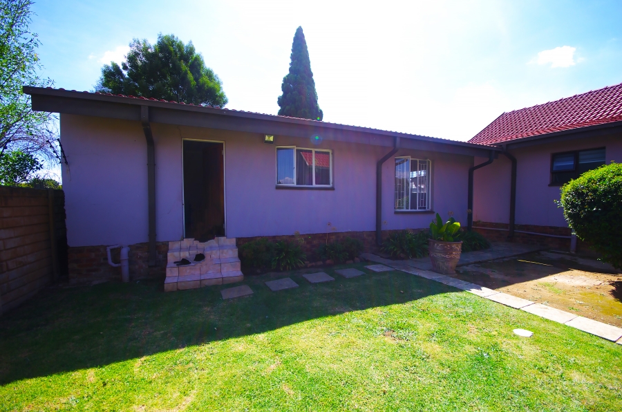 4 Bedroom Property for Sale in Bardene Gauteng