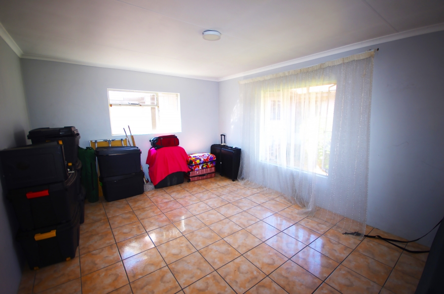 4 Bedroom Property for Sale in Bardene Gauteng