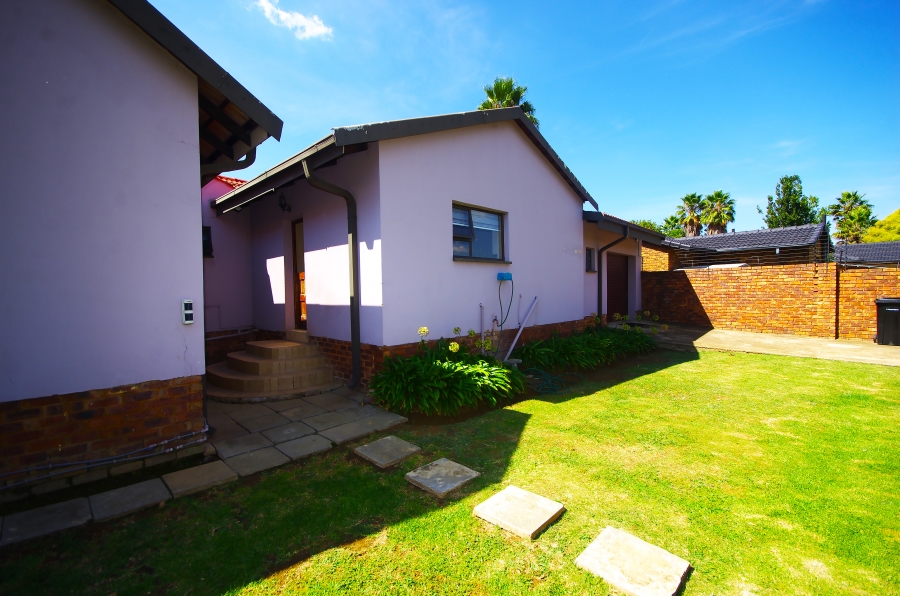 4 Bedroom Property for Sale in Bardene Gauteng
