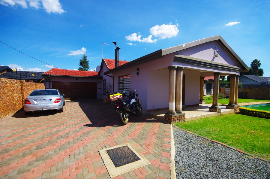 4 Bedroom Property for Sale in Bardene Gauteng