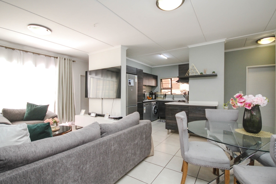 3 Bedroom Property for Sale in Greenstone Crest Gauteng