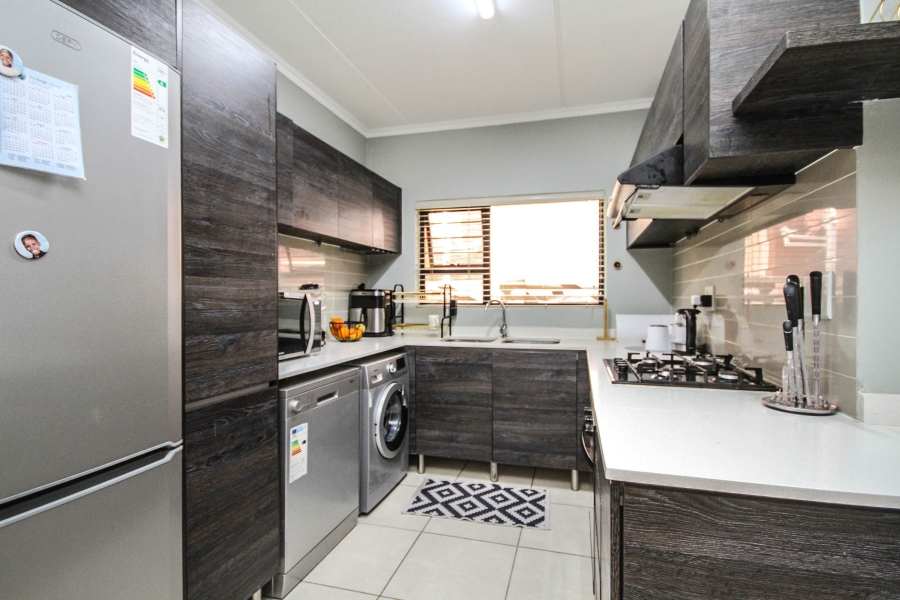 3 Bedroom Property for Sale in Greenstone Crest Gauteng