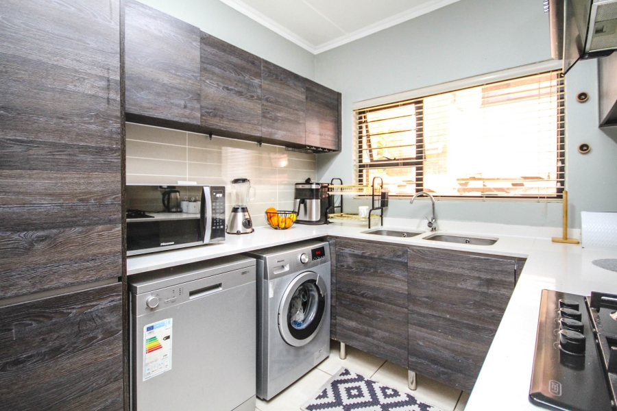 3 Bedroom Property for Sale in Greenstone Crest Gauteng
