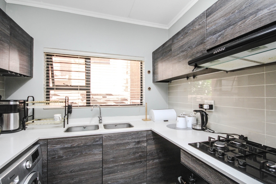 3 Bedroom Property for Sale in Greenstone Crest Gauteng