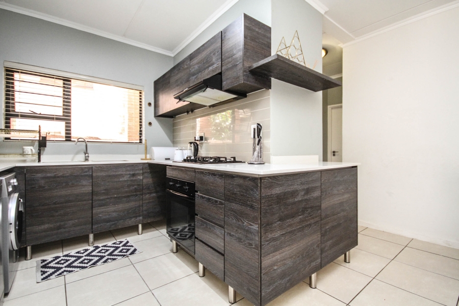 3 Bedroom Property for Sale in Greenstone Crest Gauteng