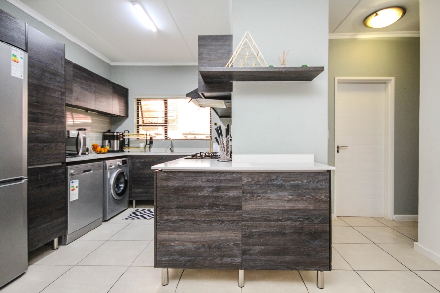 3 Bedroom Property for Sale in Greenstone Crest Gauteng