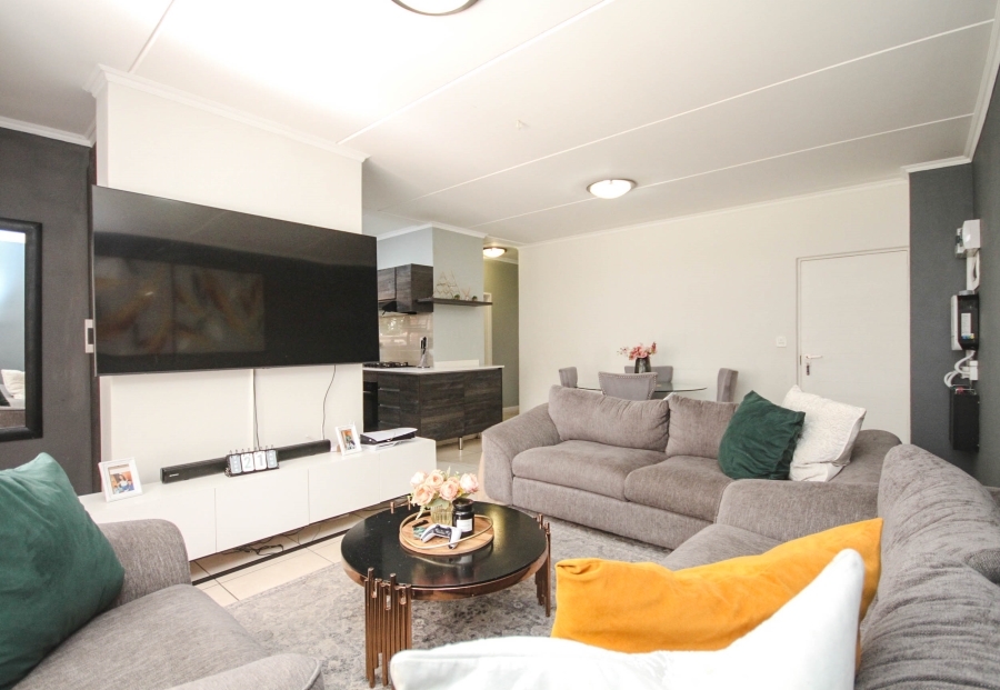 3 Bedroom Property for Sale in Greenstone Crest Gauteng
