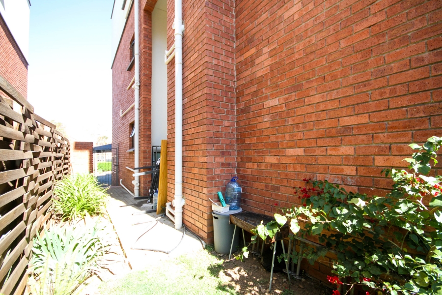 3 Bedroom Property for Sale in Greenstone Crest Gauteng