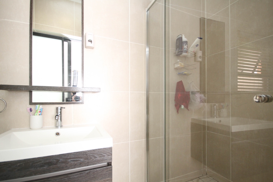 3 Bedroom Property for Sale in Greenstone Crest Gauteng