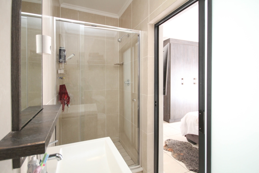 3 Bedroom Property for Sale in Greenstone Crest Gauteng