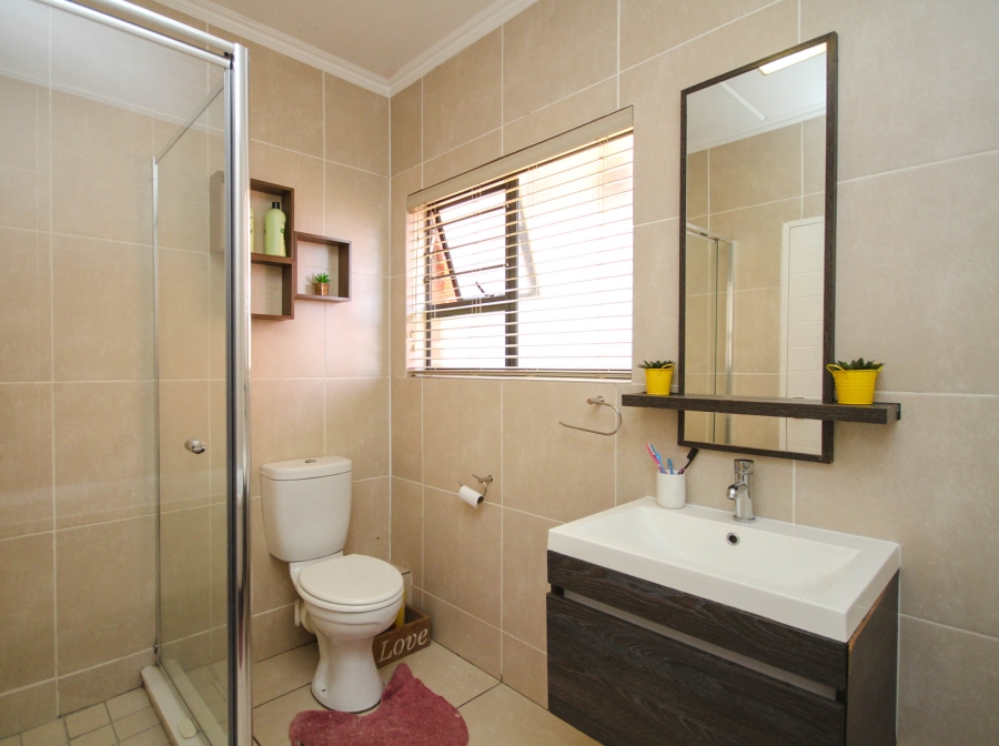 3 Bedroom Property for Sale in Greenstone Crest Gauteng