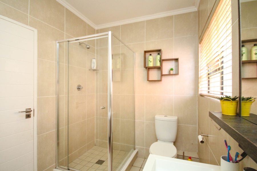 3 Bedroom Property for Sale in Greenstone Crest Gauteng