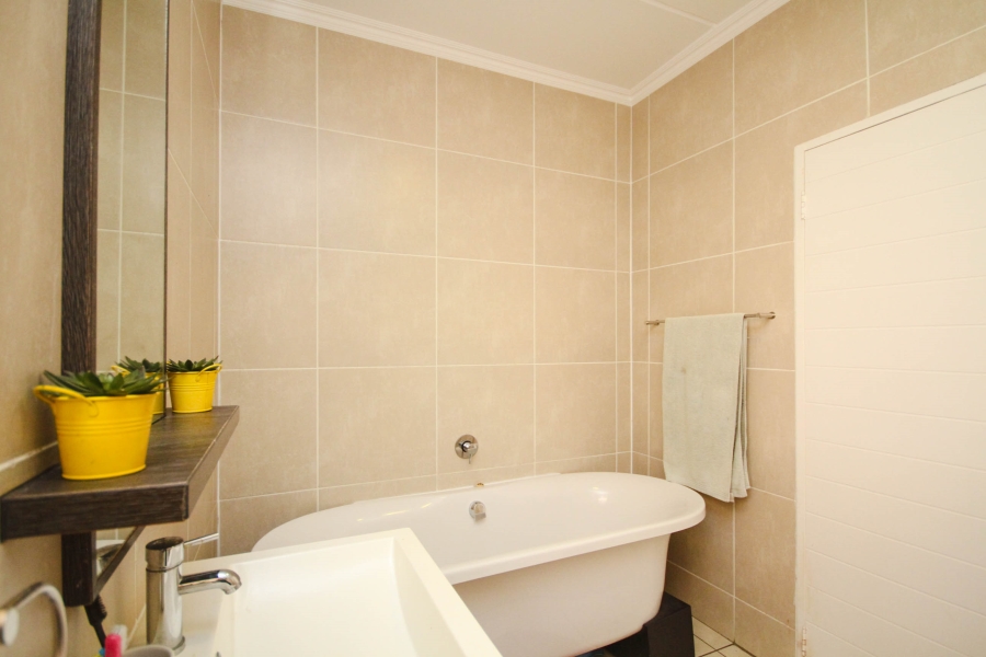 3 Bedroom Property for Sale in Greenstone Crest Gauteng
