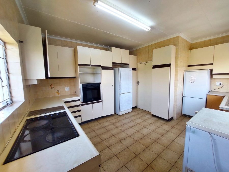 7 Bedroom Property for Sale in Lukasrand Gauteng