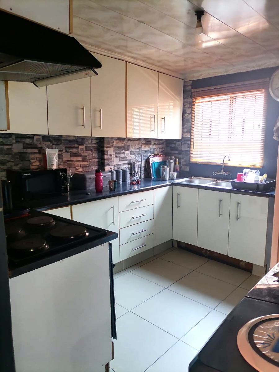 3 Bedroom Property for Sale in Moleleki Gauteng