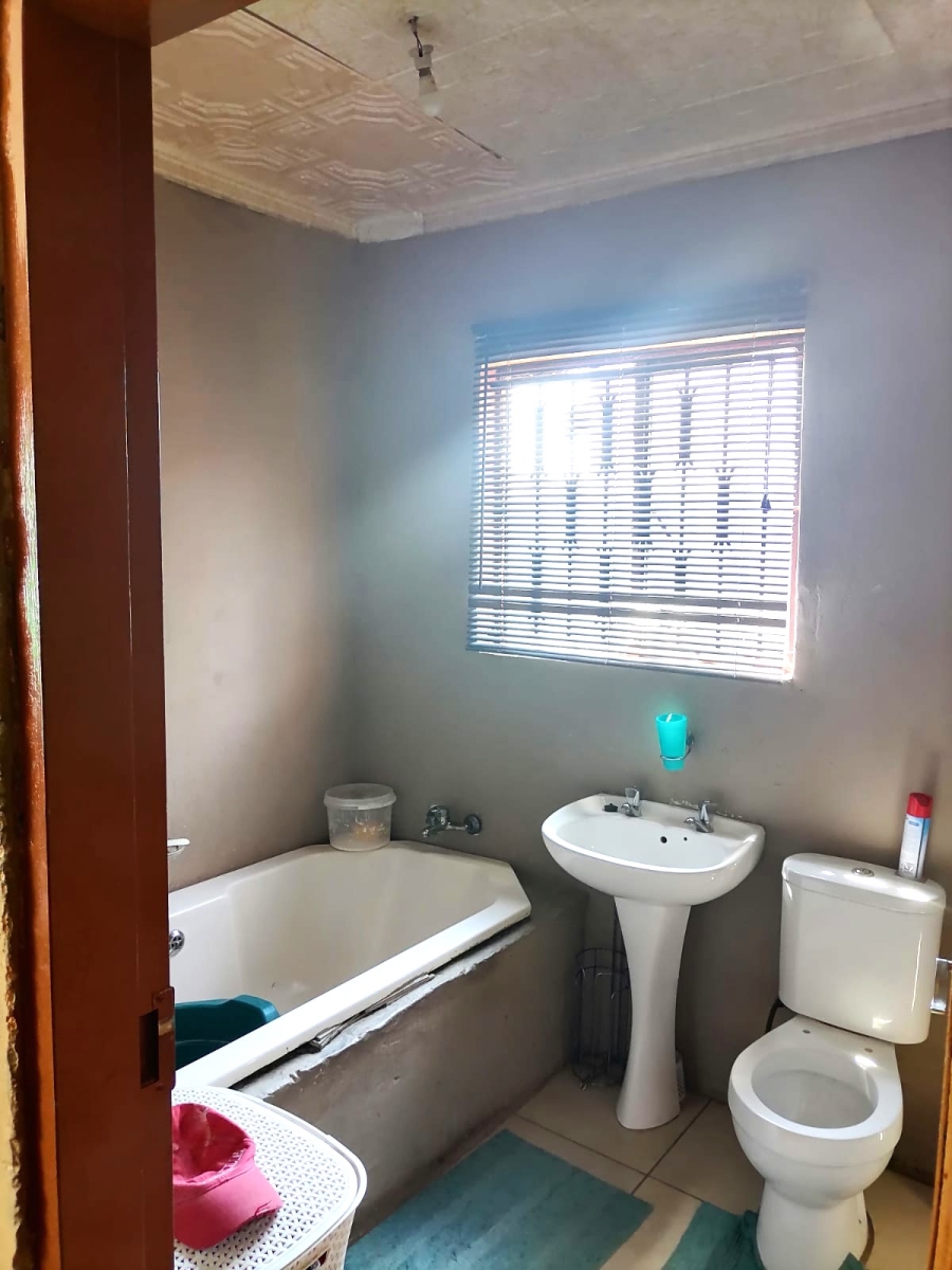 3 Bedroom Property for Sale in Moleleki Gauteng