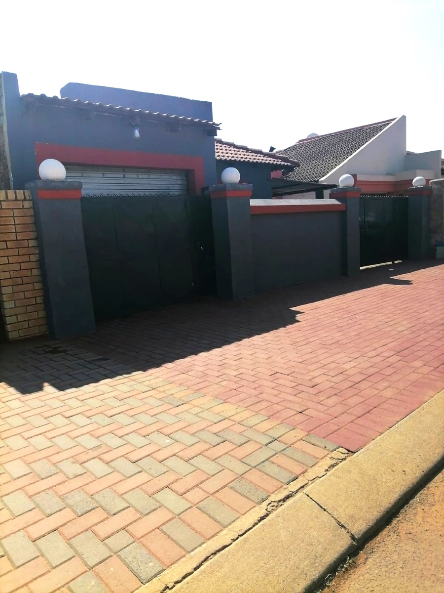 3 Bedroom Property for Sale in Moleleki Gauteng