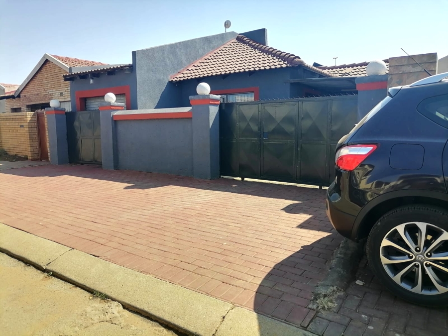 3 Bedroom Property for Sale in Moleleki Gauteng