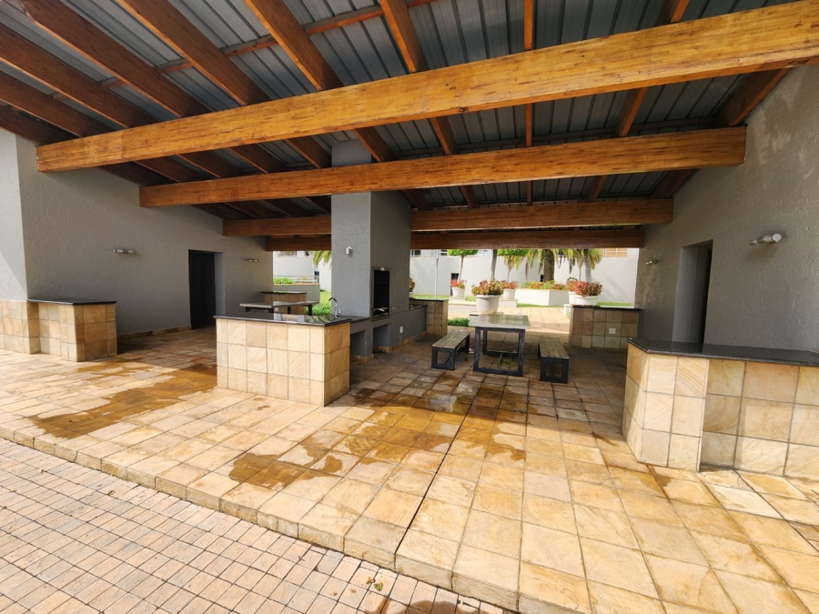 To Let 2 Bedroom Property for Rent in Sandhurst Gauteng