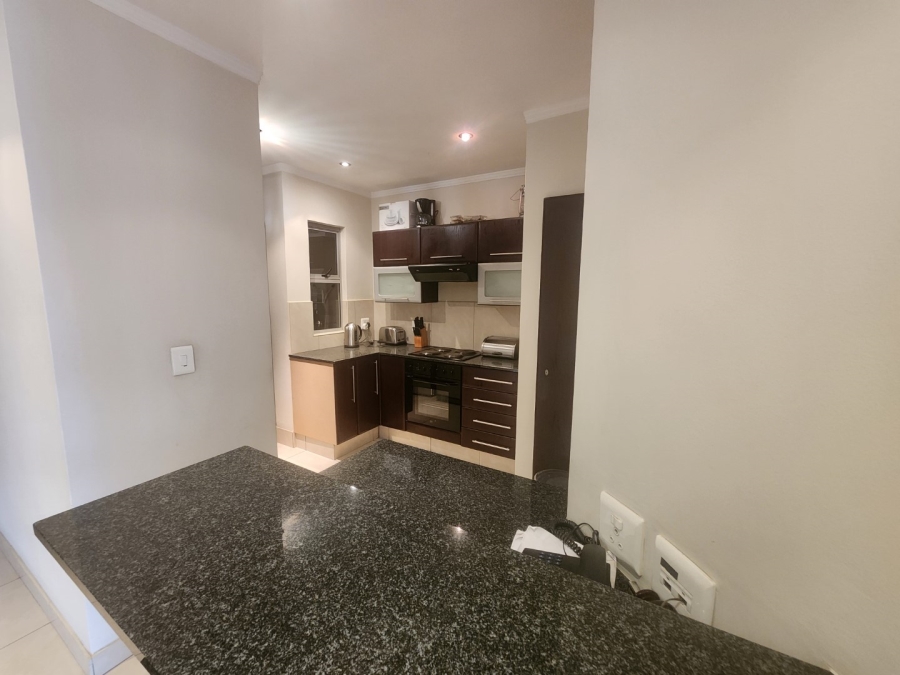 To Let 2 Bedroom Property for Rent in Sandhurst Gauteng