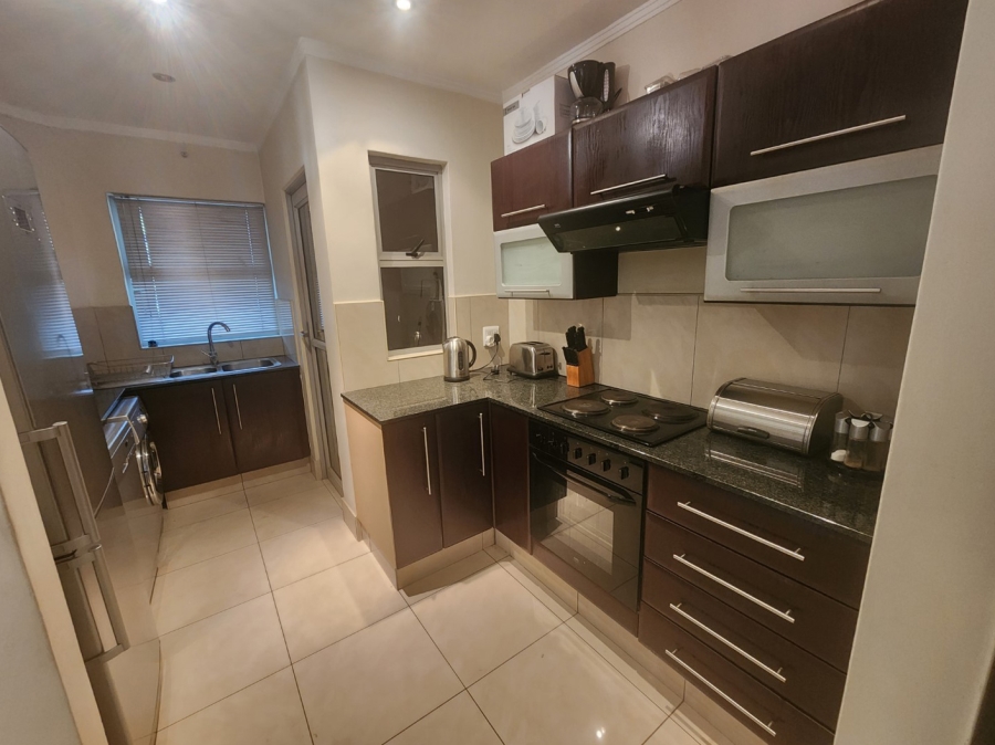 To Let 2 Bedroom Property for Rent in Sandhurst Gauteng