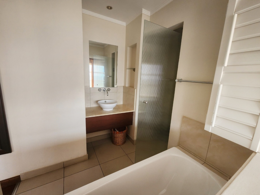 To Let 2 Bedroom Property for Rent in Sandhurst Gauteng