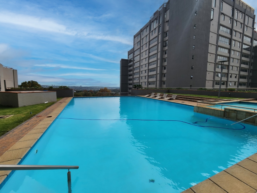 To Let 2 Bedroom Property for Rent in Sandhurst Gauteng